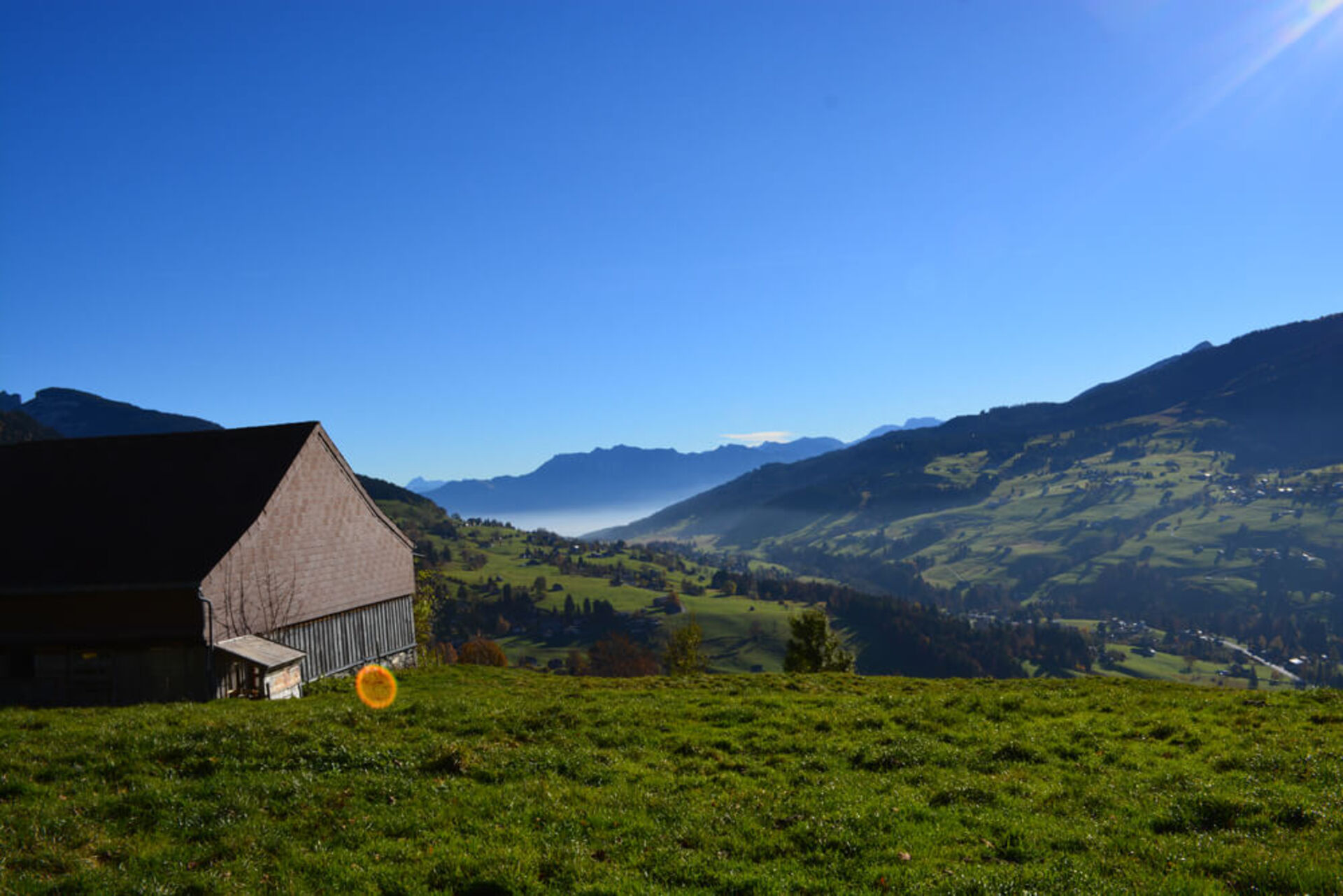 Toggenburg bei sonnigem Wetter