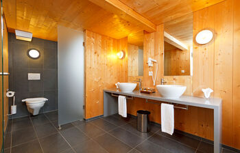 Salle de bain de la chambre Confort de l’hôtel Hirschen Wildhaus